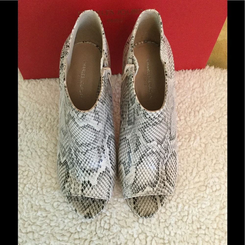 Reduced price! Snakeskin Bootie in sizes 7.5 & 8. - Picture 3 of 8