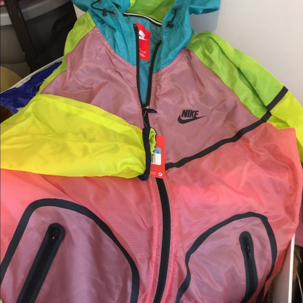 😍😜SOLD😝🤣  NIKE Windbreaker Medium NWT