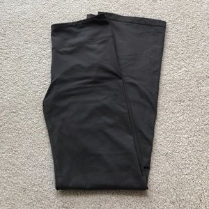 EUC Under Armour straight leg 33" inseam pants