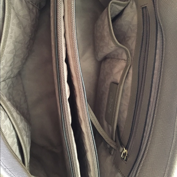 Michael Kors tote purse - Picture 4 of 4