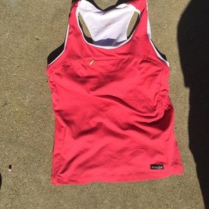 Athleta athletic top with built in bra and Pockets