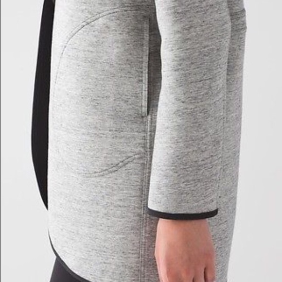 Lululemon City Bound Wrap - Picture 3 of 8