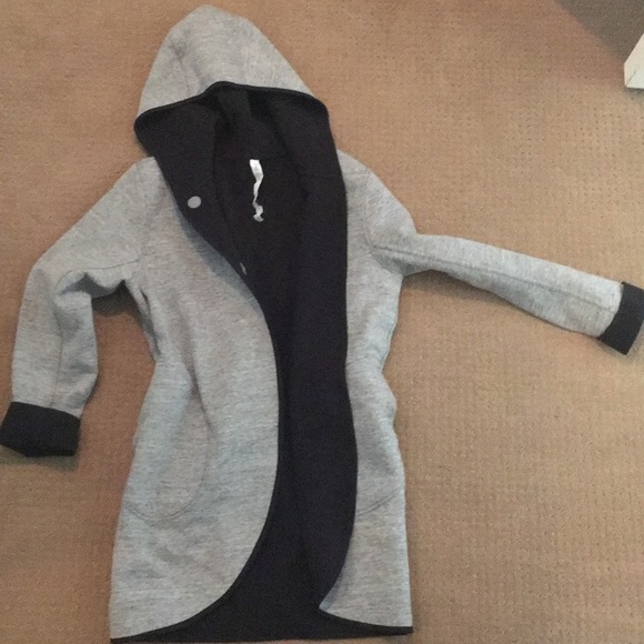 Lululemon City Bound Wrap - Picture 7 of 8