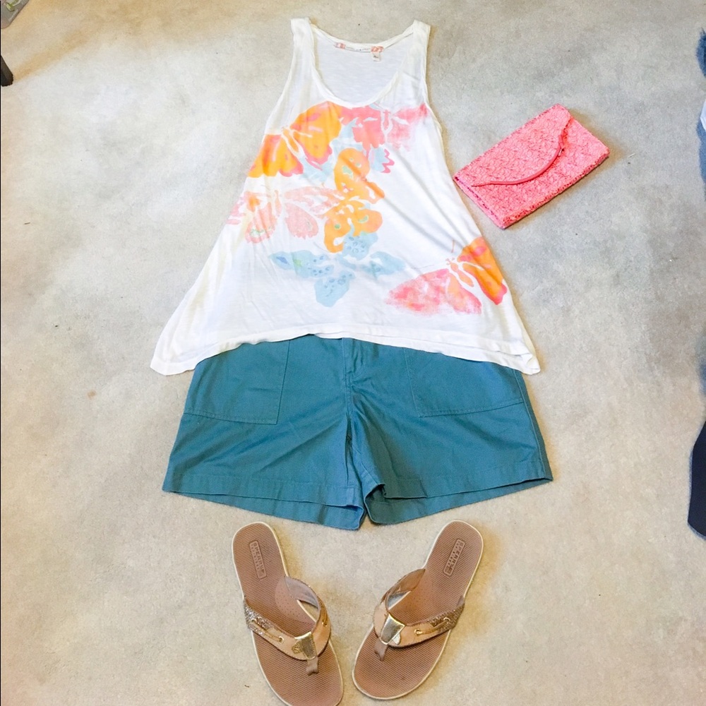 EUC Chelsea & Violet white floral tank top Large