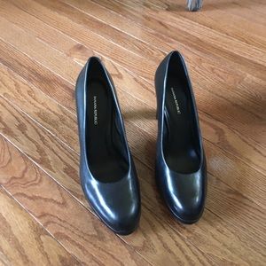 Black banana republic pumps- worn once