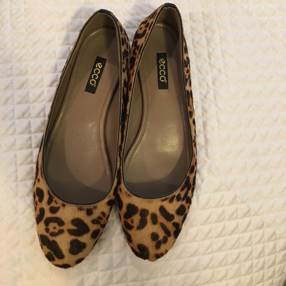 Ecco leopard flats
