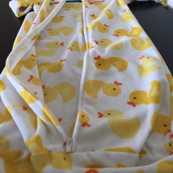 (0-9months) CARTERS rubber ducky zip up outfit - Picture 4 of 4