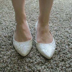 Vintage pointy white flats *only worn once*
