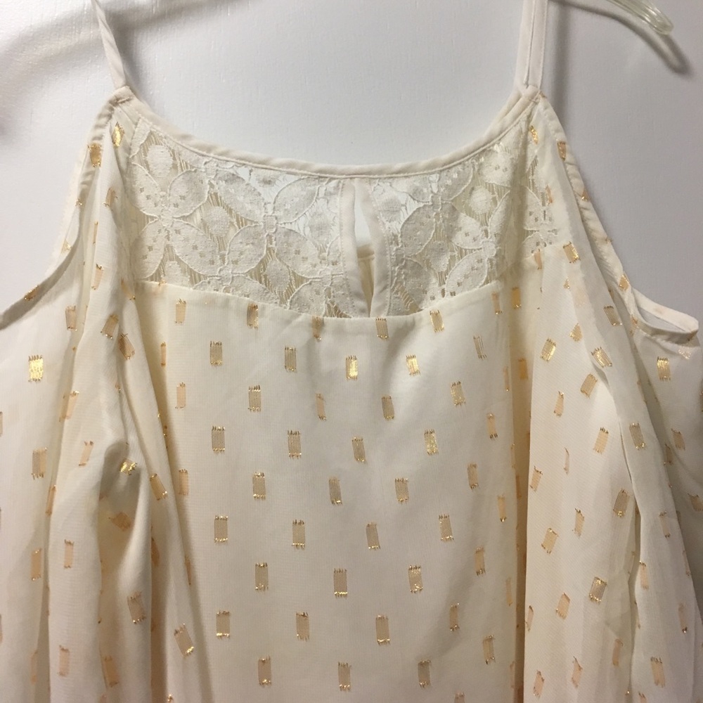 Off shoulder - Picture 3 of 3