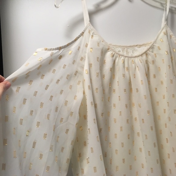 Off shoulder - Picture 2 of 3