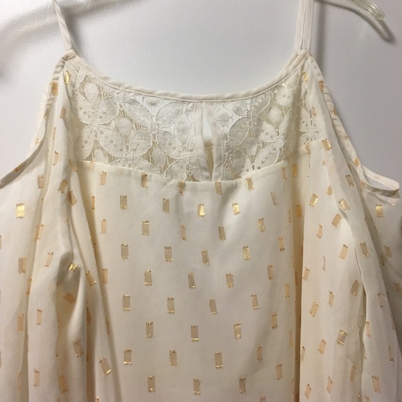 Off shoulder - Picture 3 of 3