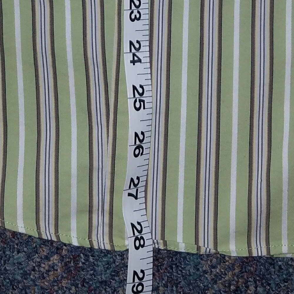 Pretty button up top - Picture 8 of 8