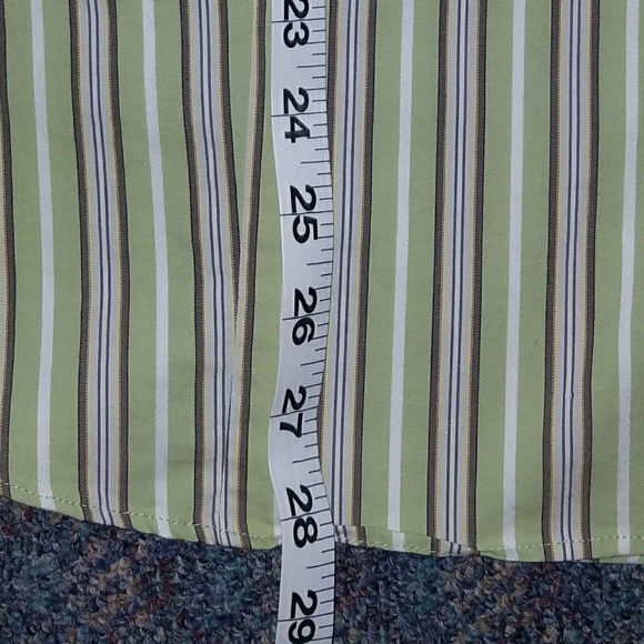 Pretty button up top - Picture 8 of 8