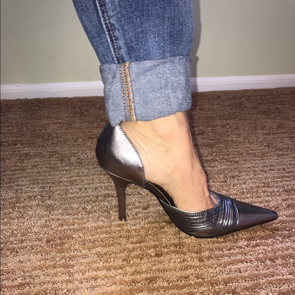 New!! Unworn Grey/silver d'Orsay pump size 7