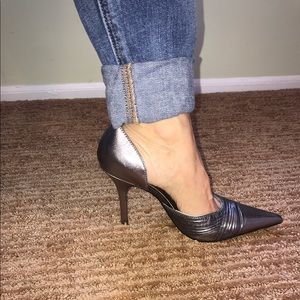 New!! Unworn Grey/silver d'Orsay pump size 7