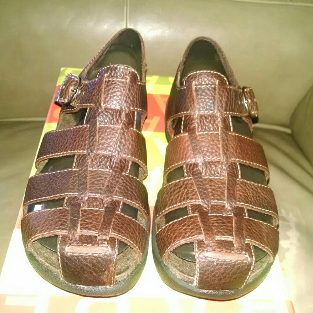 Bare traps shoes