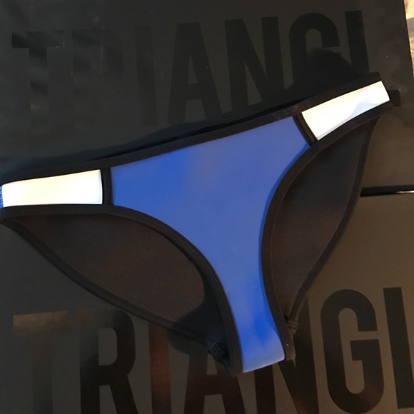 Authentic Triangl Poppy Blue crush bikini - Picture 2 of 3