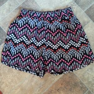 Color poping beach shorts!!