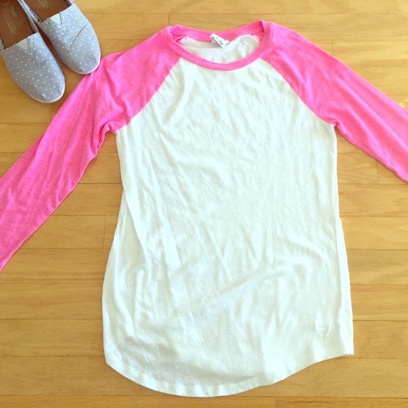 PINK Victoria's Secret Tops - 🎉 LAST CHANCE🎉PINK VS baseball tee