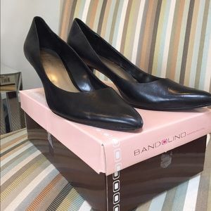 Bandolino black leather kitten heel