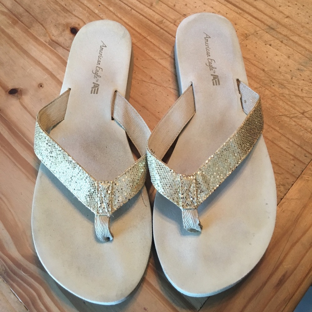 American Eagle flip flops