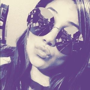 Meet your Posher, Mariela