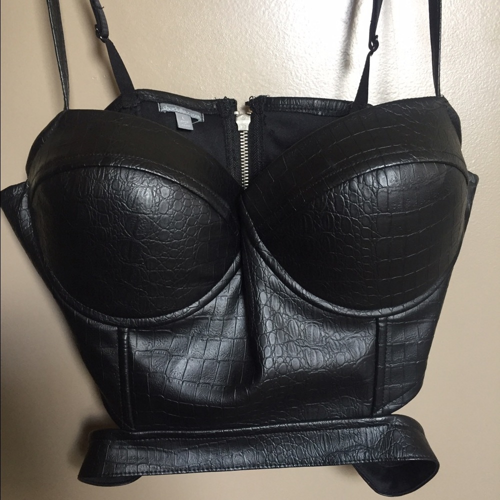 Black crop top