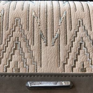 Stella & Dot Bags - New Stella & Dot Nolita crossbody wallet gray Stella & Dot Bags - New Stella & Dot Nolita crossbody wallet gray