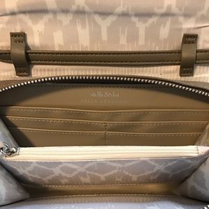 Stella & Dot Bags - New Stella & Dot Nolita crossbody wallet gray Stella & Dot Bags - New Stella & Dot Nolita crossbody wallet gray