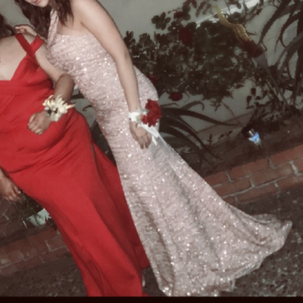 Sparkly pink prom dress!
