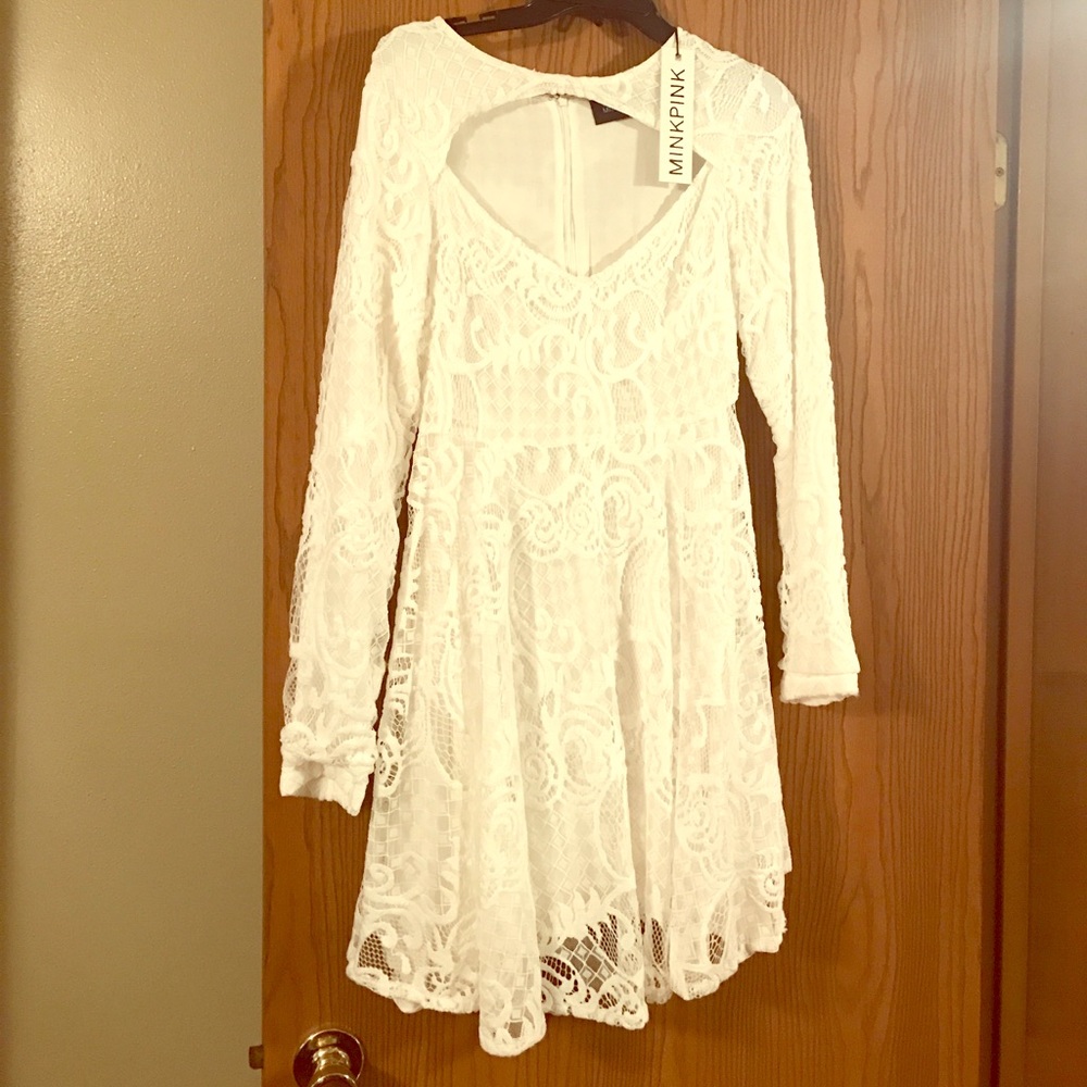 White lace long sleeves dress