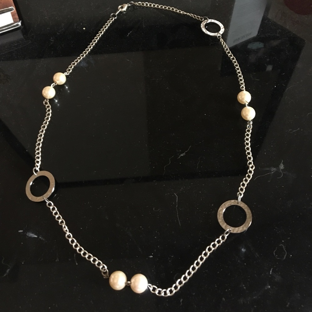 Silver and pearl necklace
