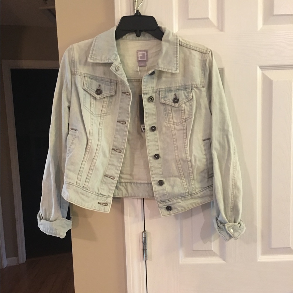 JC Penny, lightwash denim jacket NWT Small
