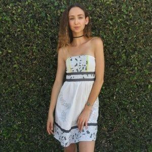 Beautiful strapless dress! Great for spring! 🌺🌸