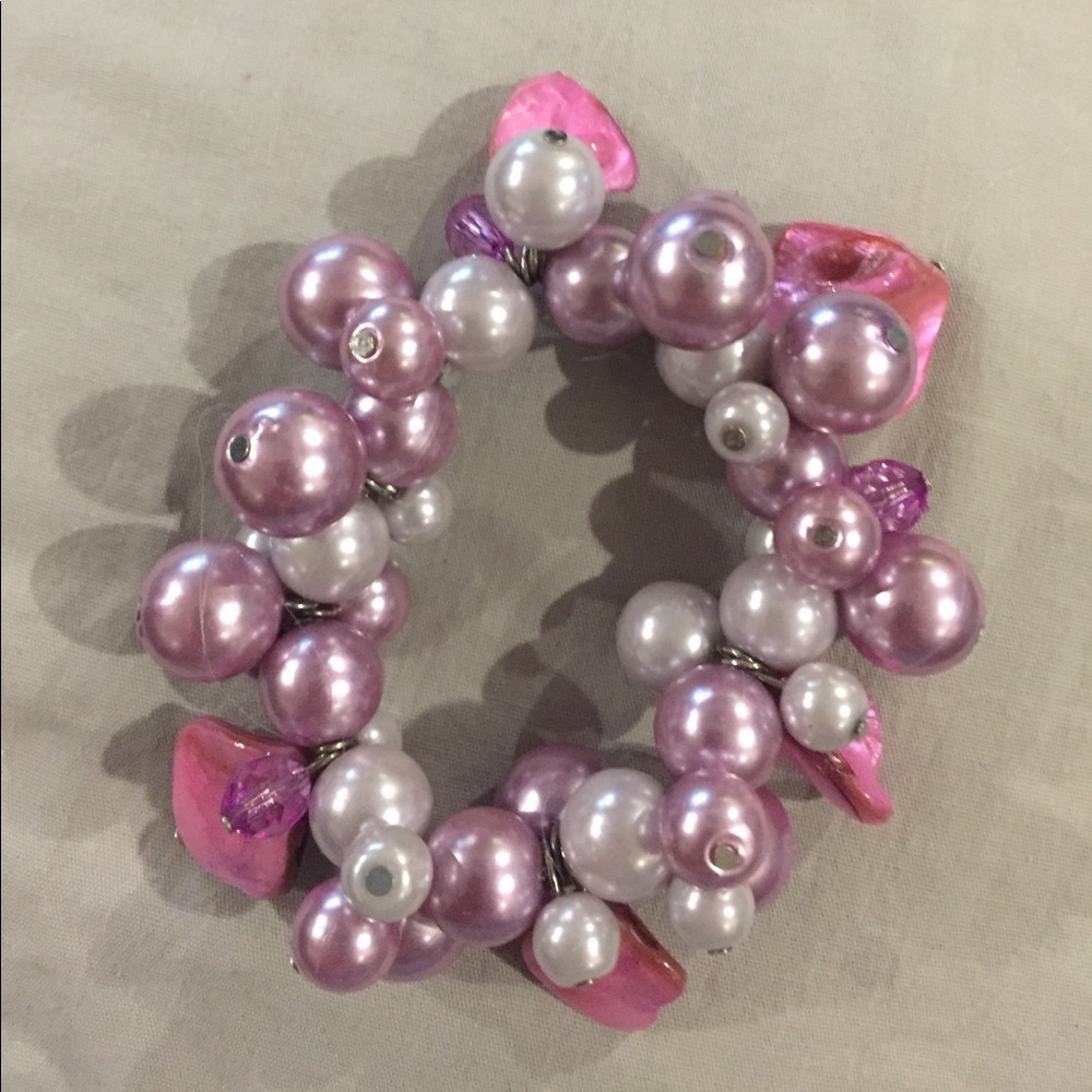 Costume jewelry pearl bracelet