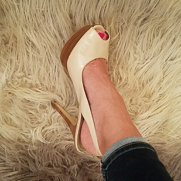 Marc Fisher nude heels - Picture 3 of 3