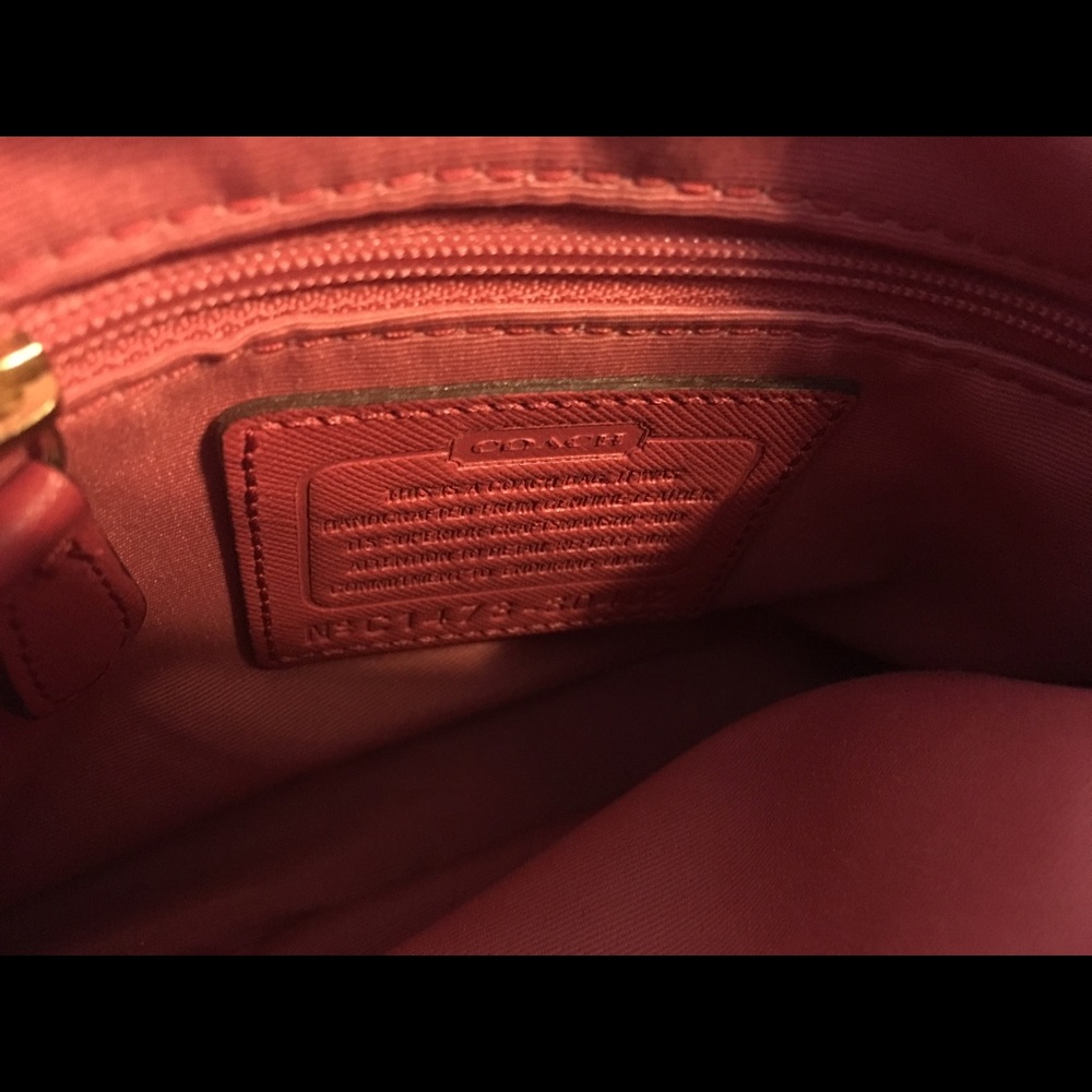 🎉HP 7/9🎉 Coach Mini Bag NWOT. - Picture 7 of 7