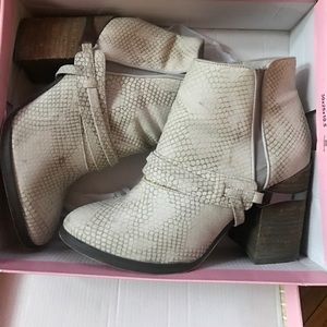 Crown vintage snake booties