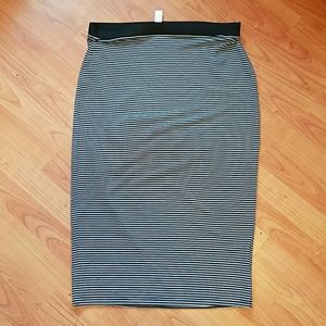 Old Navy black and white striped bodycon skirt Old Navy black and white striped bodycon skirt