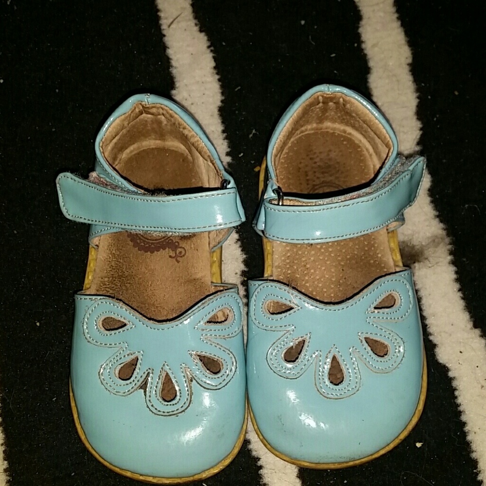 Little girl's shoes