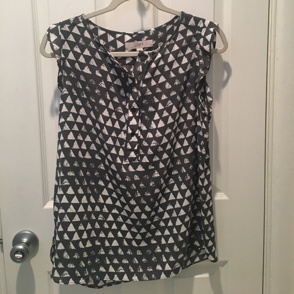 Loft gray and white flutter sleeve top