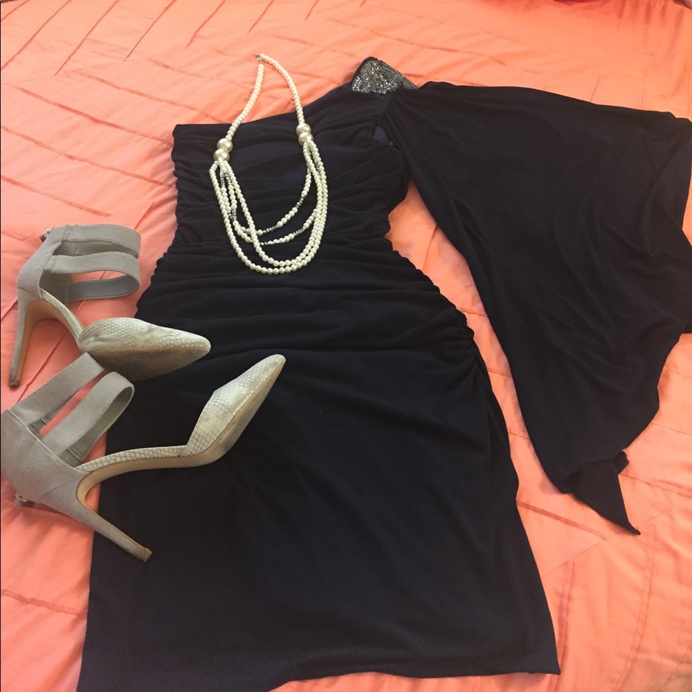 Cachet navy blue one shoulder dress