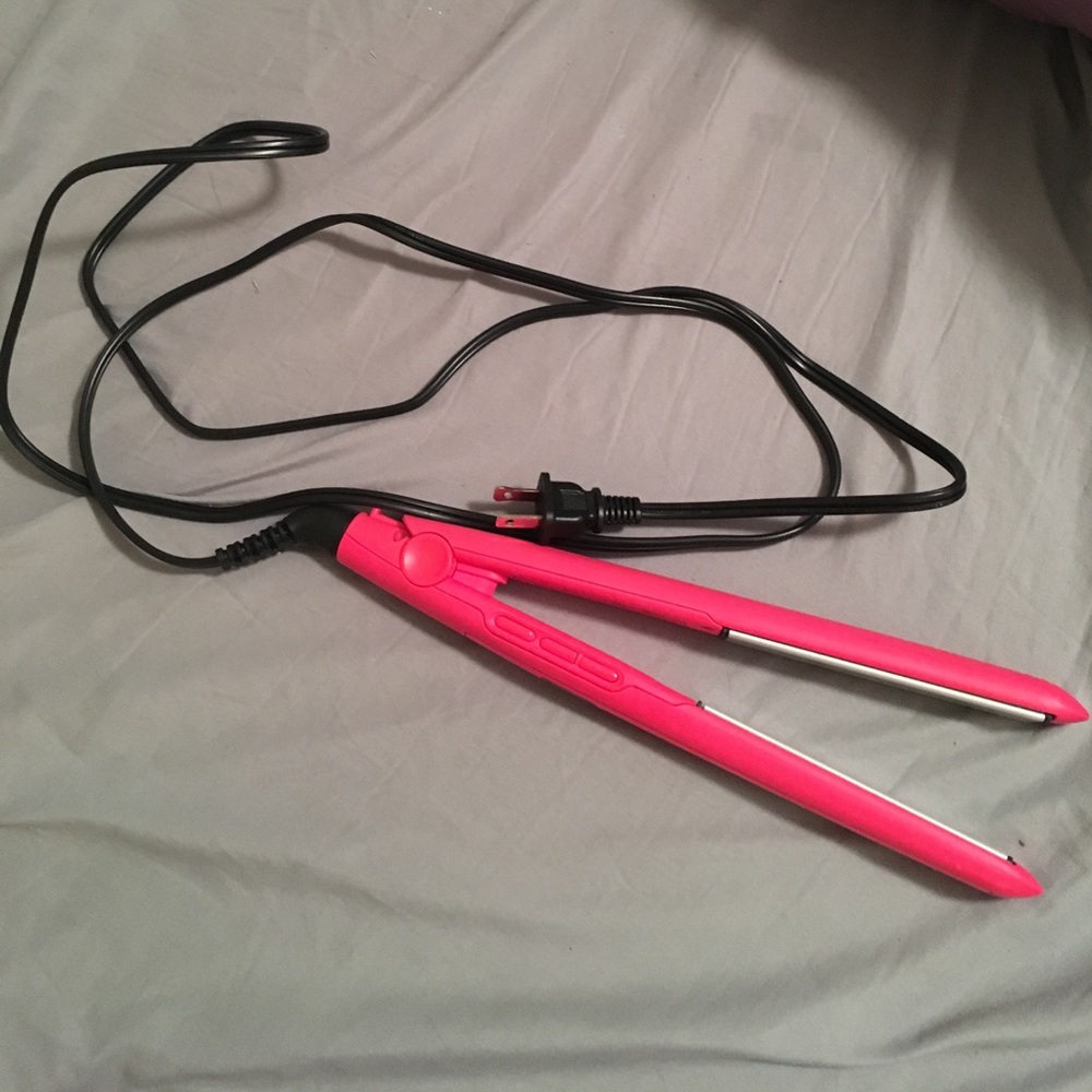 Remington hair straightener