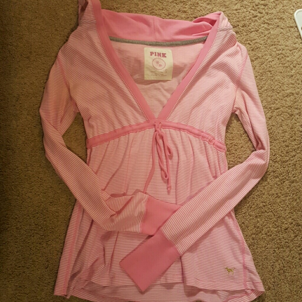 Hooded long sleeve shirt