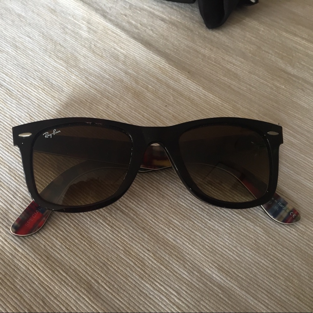 Black classic Raybans with patterned inner frame