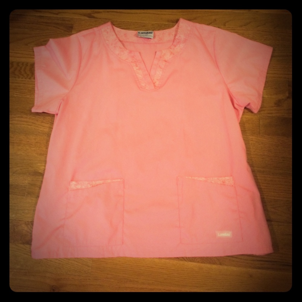 Landau scrub top