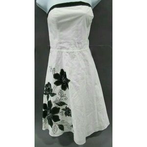 White house Black Market white dress sz 6