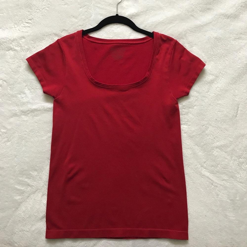 White House black market nylon/spandex t-shirt