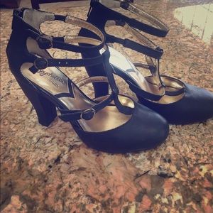 Seychelles Black Leather T Strap Heels Size 6M