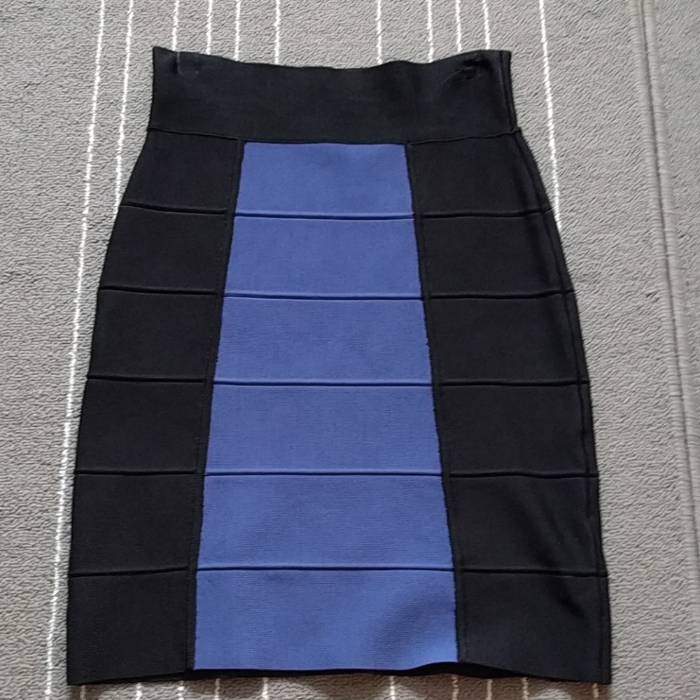 BCBG stretchable skirt